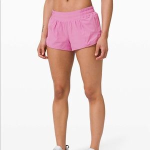 NWOT Lululemon Hotty Hot Shorts Size 4 Cosmic Pink